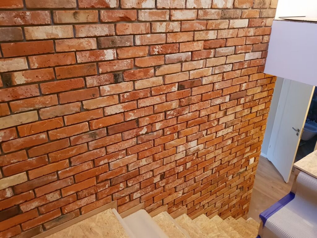 wykończenie wnętrza cegła